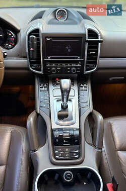 Внедорожник / Кроссовер Porsche Cayenne 2012 в 