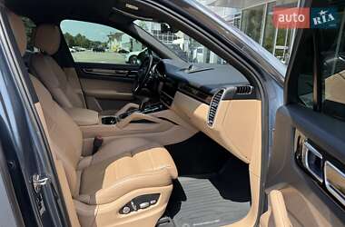 Внедорожник / Кроссовер Porsche Cayenne 2018 в 