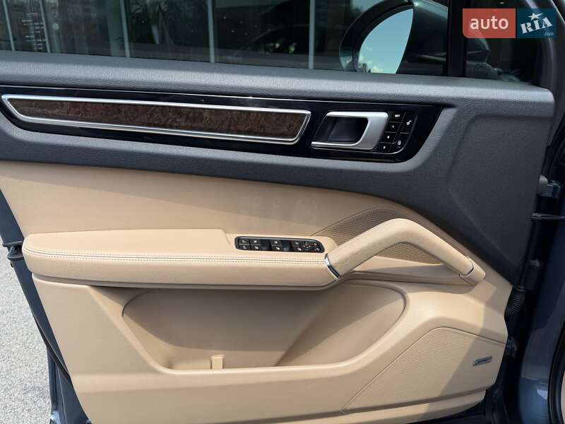 Внедорожник / Кроссовер Porsche Cayenne 2018 в Днепре