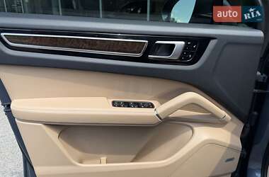 Внедорожник / Кроссовер Porsche Cayenne 2018 в 