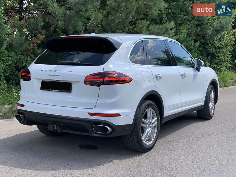 Позашляховик / Кросовер Porsche Cayenne 2015 в Рівному