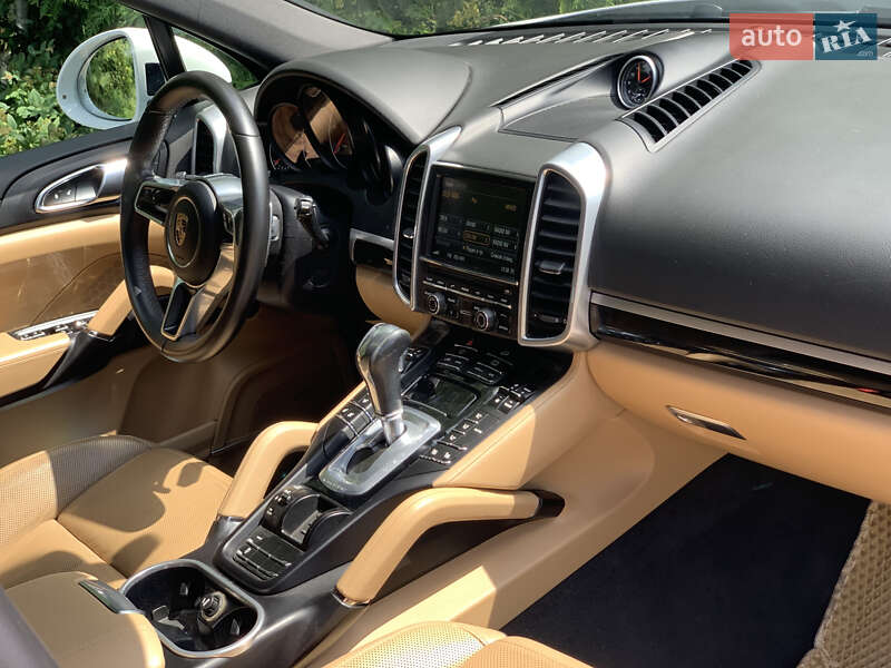 Позашляховик / Кросовер Porsche Cayenne 2015 в Рівному