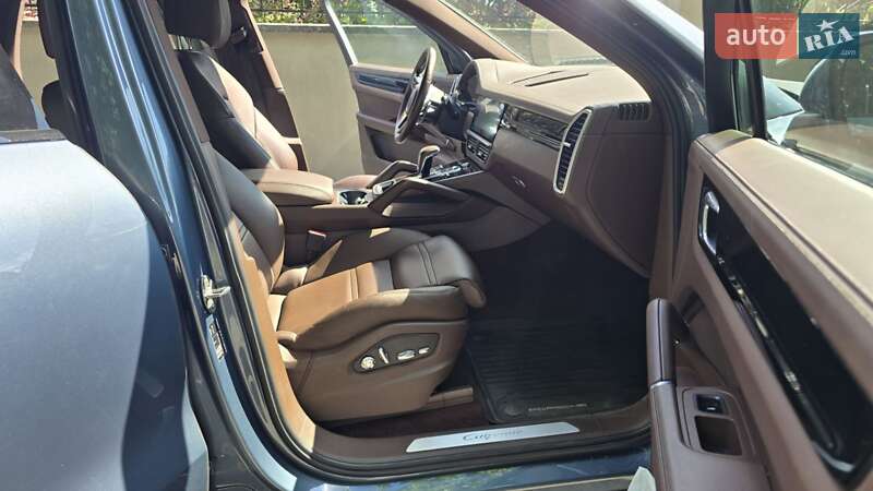 Внедорожник / Кроссовер Porsche Cayenne 2019 в Киеве