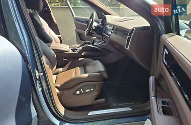 Внедорожник / Кроссовер Porsche Cayenne 2019 в 
