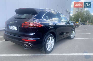 Внедорожник / Кроссовер Porsche Cayenne 2016 в 