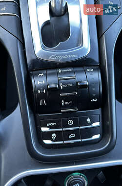 Позашляховик / Кросовер Porsche Cayenne 2012 в 