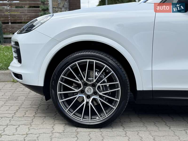 Позашляховик / Кросовер Porsche Cayenne 2019 в Стрию