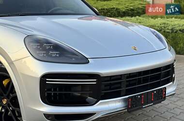 Внедорожник / Кроссовер Porsche Cayenne 2018 в 