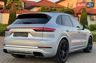 Внедорожник / Кроссовер Porsche Cayenne 2018 в 