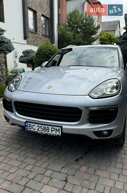 Позашляховик / Кросовер Porsche Cayenne 2015 в Львові