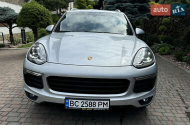 Внедорожник / Кроссовер Porsche Cayenne 2015 в 