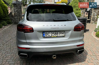 Внедорожник / Кроссовер Porsche Cayenne 2015 в 