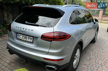 Внедорожник / Кроссовер Porsche Cayenne 2015 в 