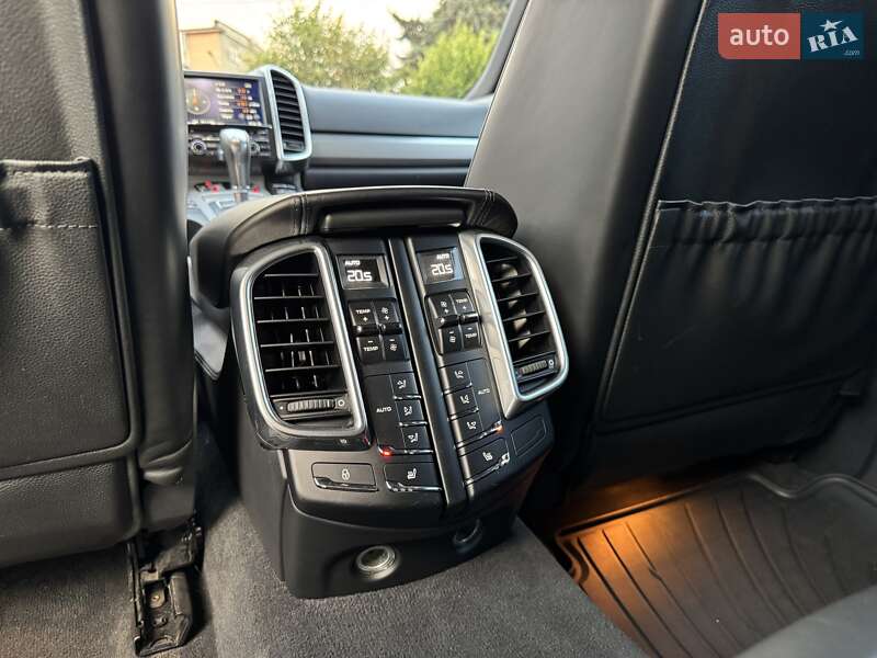 Позашляховик / Кросовер Porsche Cayenne 2013 в Дніпрі