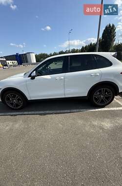 Внедорожник / Кроссовер Porsche Cayenne 2014 в 