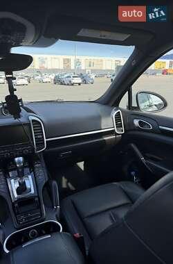 Внедорожник / Кроссовер Porsche Cayenne 2014 в 