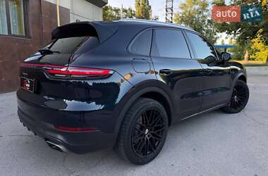 Внедорожник / Кроссовер Porsche Cayenne 2018 в 