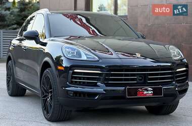 Внедорожник / Кроссовер Porsche Cayenne 2018 в 