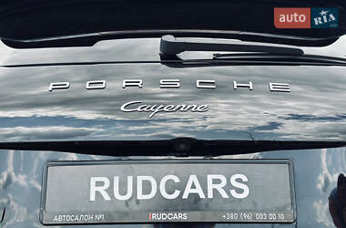 Внедорожник / Кроссовер Porsche Cayenne 2015 в 