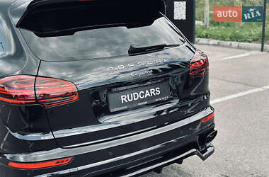 Внедорожник / Кроссовер Porsche Cayenne 2015 в 