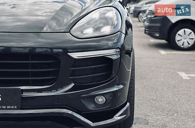 Внедорожник / Кроссовер Porsche Cayenne 2015 в 