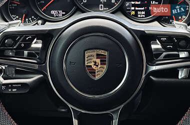 Внедорожник / Кроссовер Porsche Cayenne 2015 в 