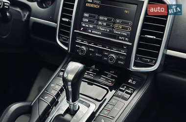 Внедорожник / Кроссовер Porsche Cayenne 2015 в 