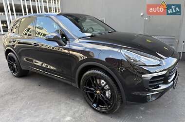 Внедорожник / Кроссовер Porsche Cayenne 2018 в 