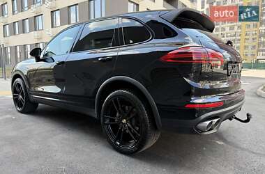 Внедорожник / Кроссовер Porsche Cayenne 2018 в 