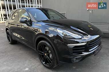 Внедорожник / Кроссовер Porsche Cayenne 2018 в 