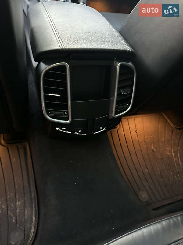 Внедорожник / Кроссовер Porsche Cayenne 2011 в Киеве