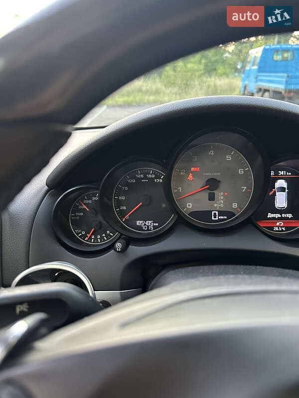 Внедорожник / Кроссовер Porsche Cayenne 2011 в Киеве