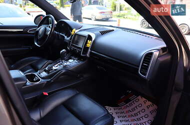 Внедорожник / Кроссовер Porsche Cayenne 2014 в 