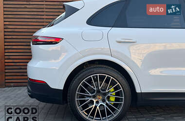 Внедорожник / Кроссовер Porsche Cayenne 2020 в 