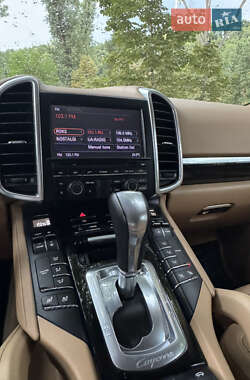 Внедорожник / Кроссовер Porsche Cayenne 2012 в 