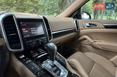 Внедорожник / Кроссовер Porsche Cayenne 2012 в 