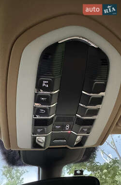 Внедорожник / Кроссовер Porsche Cayenne 2012 в 