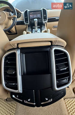 Внедорожник / Кроссовер Porsche Cayenne 2012 в 
