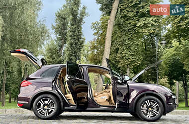Внедорожник / Кроссовер Porsche Cayenne 2012 в 