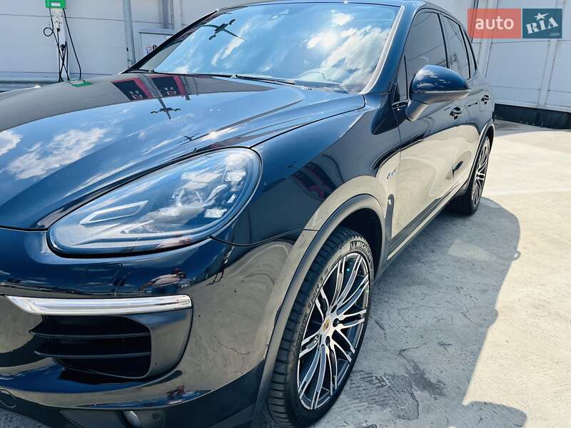 Внедорожник / Кроссовер Porsche Cayenne 2015 в Киеве