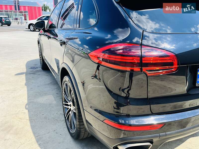 Внедорожник / Кроссовер Porsche Cayenne 2015 в Киеве