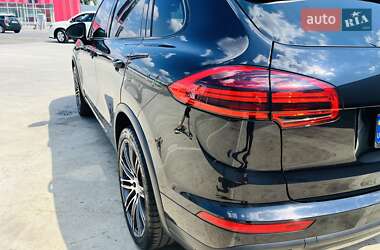 Внедорожник / Кроссовер Porsche Cayenne 2015 в 