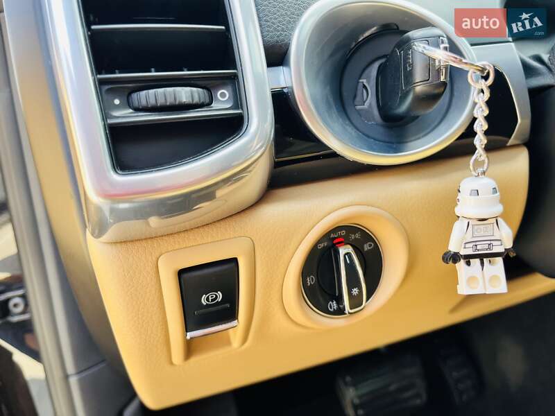 Внедорожник / Кроссовер Porsche Cayenne 2015 в Киеве
