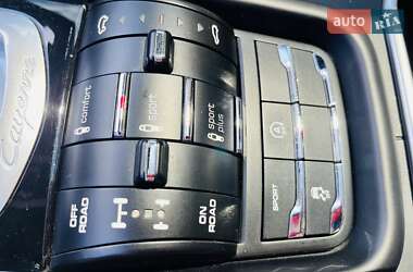 Внедорожник / Кроссовер Porsche Cayenne 2015 в 