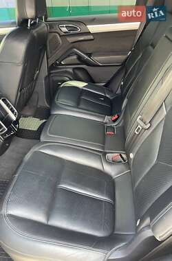 Внедорожник / Кроссовер Porsche Cayenne 2012 в 