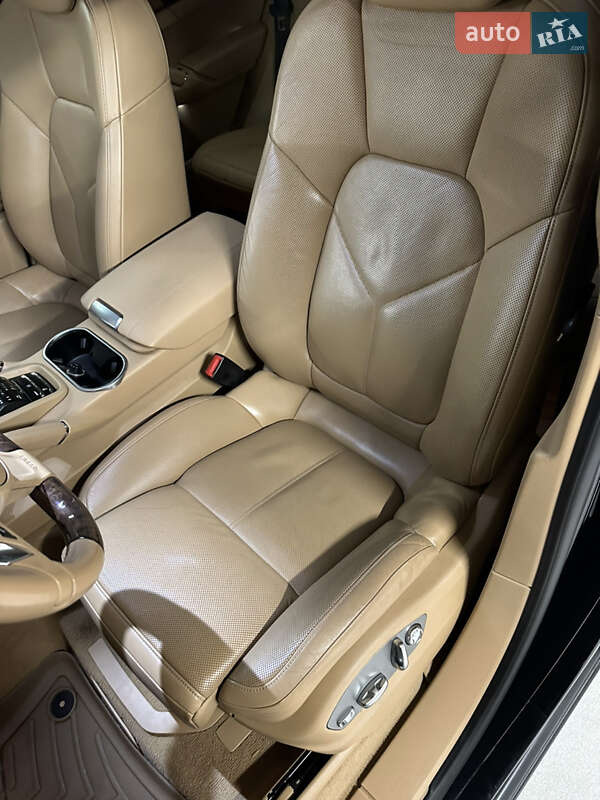 Позашляховик / Кросовер Porsche Cayenne 2013 в Ужгороді