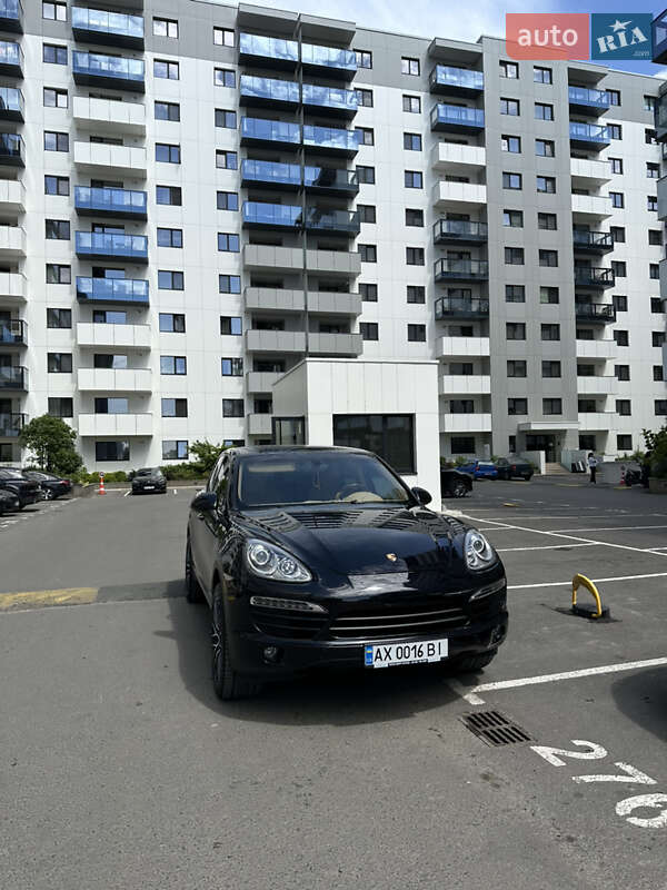 Позашляховик / Кросовер Porsche Cayenne 2013 в Ужгороді