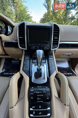 Внедорожник / Кроссовер Porsche Cayenne 2012 в 