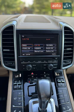Внедорожник / Кроссовер Porsche Cayenne 2012 в 