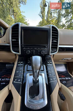 Внедорожник / Кроссовер Porsche Cayenne 2012 в 